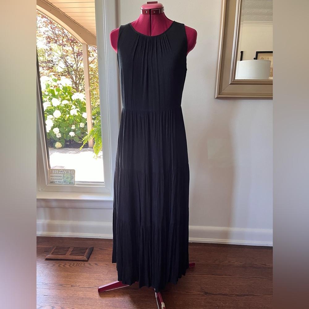 BLACK GAP MAXI DRESS